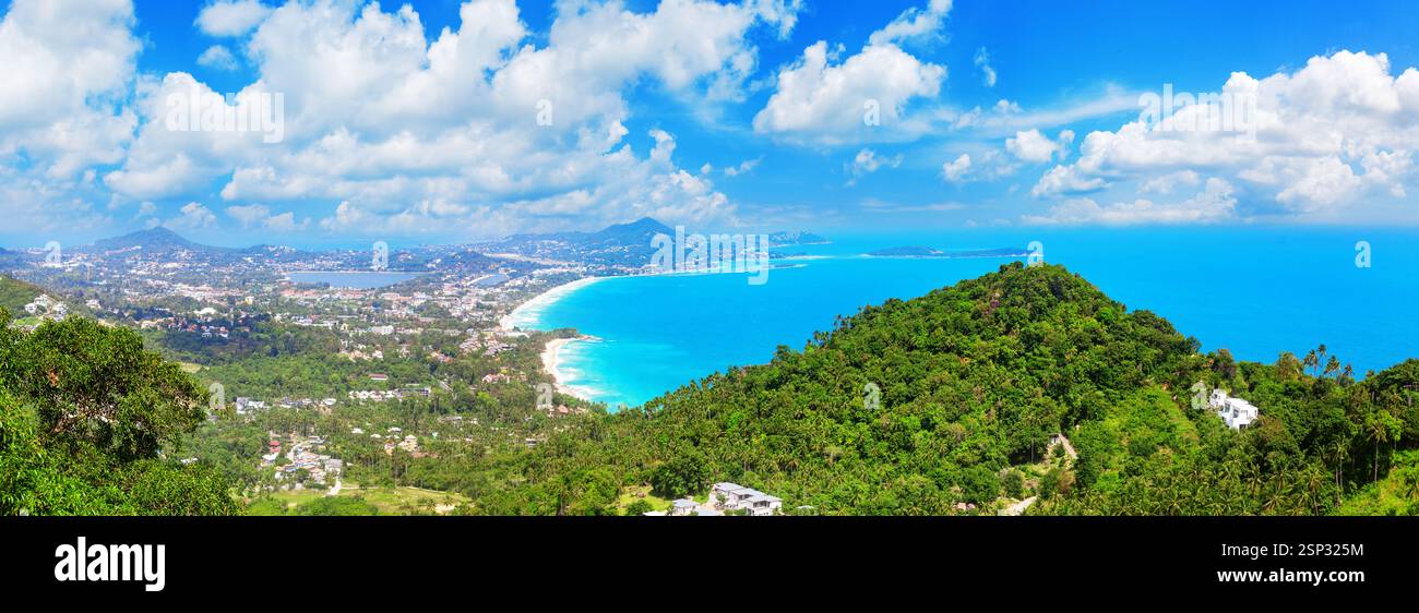 Paysage de Koh Samui, île tropicale plage de mer vue panoramique de dessus, océan, montagne, eau turquoise, palmier, Thaïlande, Asie du Sud-est, vacances Banque D'Images
