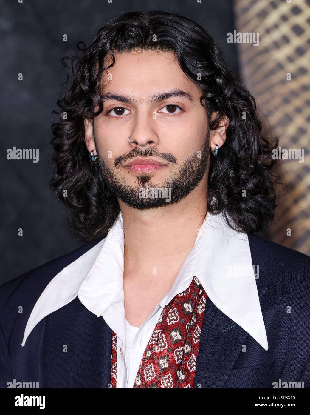 HOLLYWOOD, LOS ANGELES, CALIFORNIE, États-Unis - 12 FÉVRIER : Xolo Mariduena arrive à la première à Los Angeles de la finale de la série 'Cobra Kai' de la saison 6 part 3 de Netflix qui se tient au Théâtre égyptien Hollywood le 12 février 2025 à Hollywood, Los Angeles, Californie, États-Unis. (Photo de Xavier Collin/image Press Agency) Banque D'Images