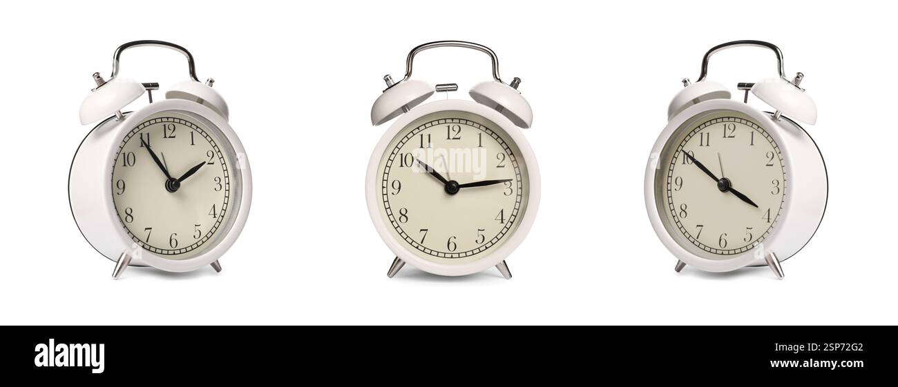 Réveil montrant l'heure différente isolé sur blanc, collage Banque D'Images