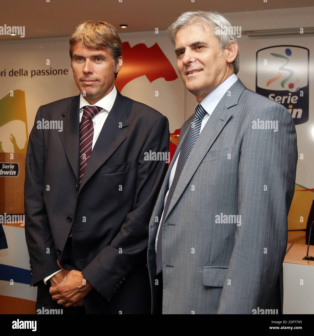 Milan, Italie. 05 août 2010. © Daniele Badolato/Lapresse 05/08/2010 Milano Presentazione Calendario Serie B bwin 2010 - 2011 Nella foto l'arbitro Roberto Rosetti © Daniele Badolato/Lapresse 05/08/2010 Milano tirage au sort pour la saison 2010 - 2011 ligue B bwin en photo le refree Roberto Rosetti crédit : LaPresse/Alamy Live News Banque D'Images