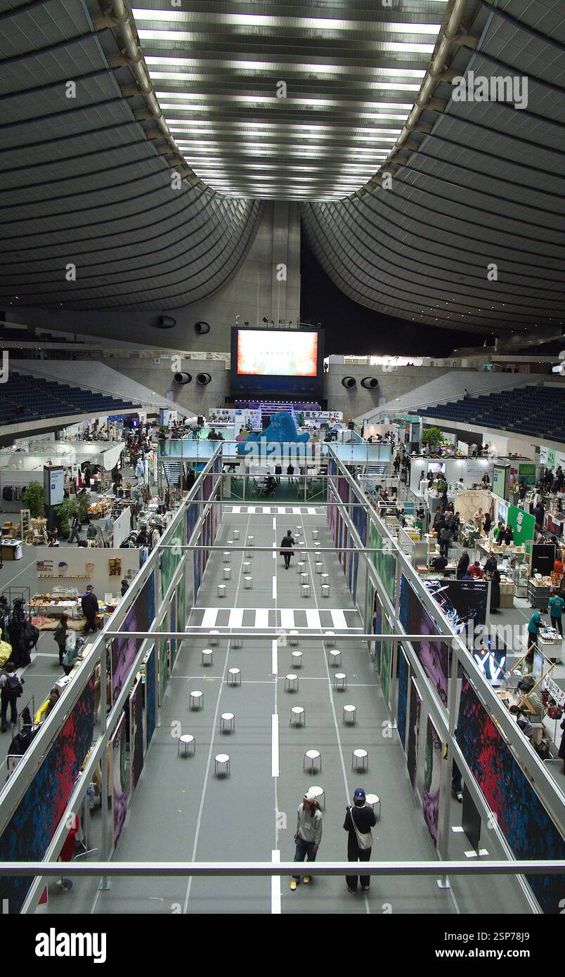 2025/02/14, Tokyo, NEW ENERGY est un festival de création de plus de 400 groupes et objets merveilleux, des choses et des personnes du Japon et du monde entier. En plus des expositions spéciales de créateurs uniques, il y aura une grande variété de contenus tels que shopping, talk-shows et spectacles artistiques. En tant que plate-forme de rencontres diverses, l'événement a attiré l'attention de nombreuses personnes de tous âges et de tous genres. Cette nouvelle énergie a lieu le 2025/02/14-16. Crédit : Michael Steinebach/AFLO/Alamy Live News Banque D'Images