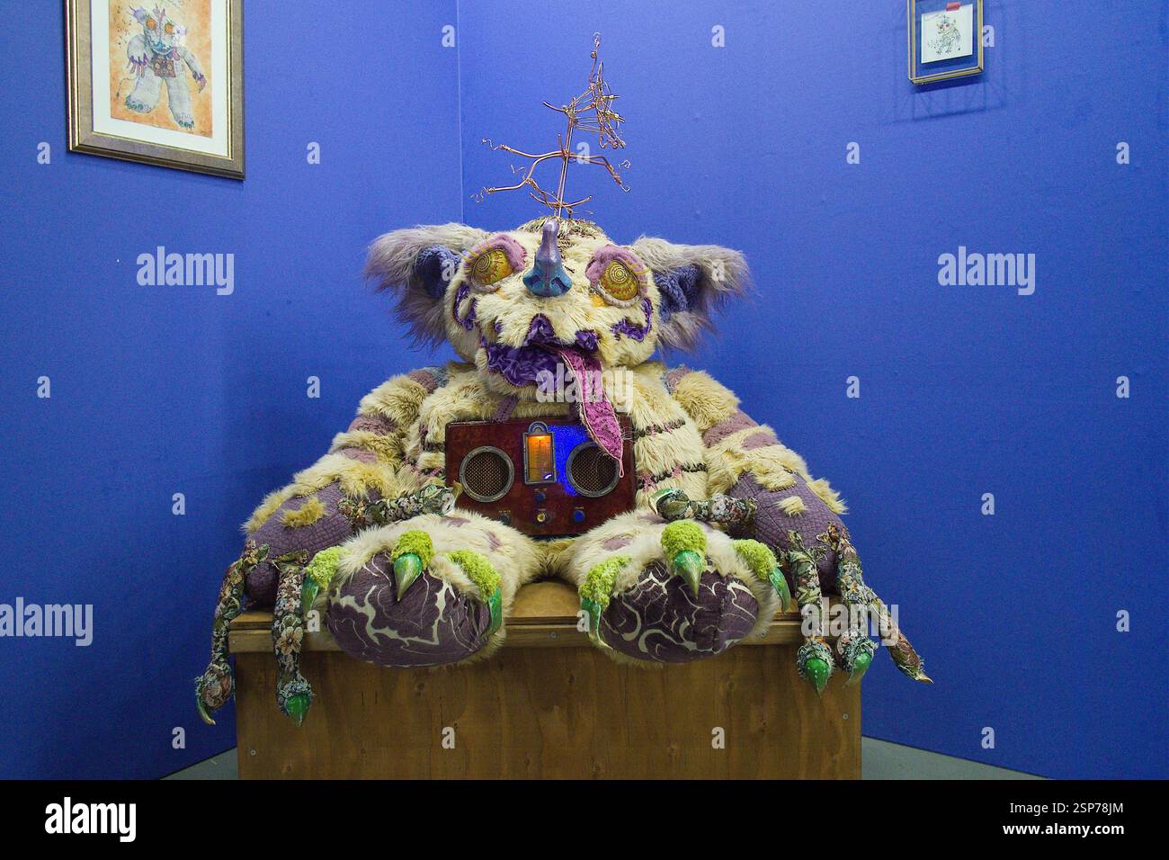 2025/02/14, Tokyo, NEW ENERGY est un festival de création de plus de 400 groupes et objets merveilleux, des choses et des personnes du Japon et du monde entier. En plus des expositions spéciales de créateurs uniques, il y aura une grande variété de contenus tels que shopping, talk-shows et spectacles artistiques. En tant que plate-forme de rencontres diverses, l'événement a attiré l'attention de nombreuses personnes de tous âges et de tous genres. Cette nouvelle énergie a lieu le 2025/02/14-16. Crédit : Michael Steinebach/AFLO/Alamy Live News Banque D'Images