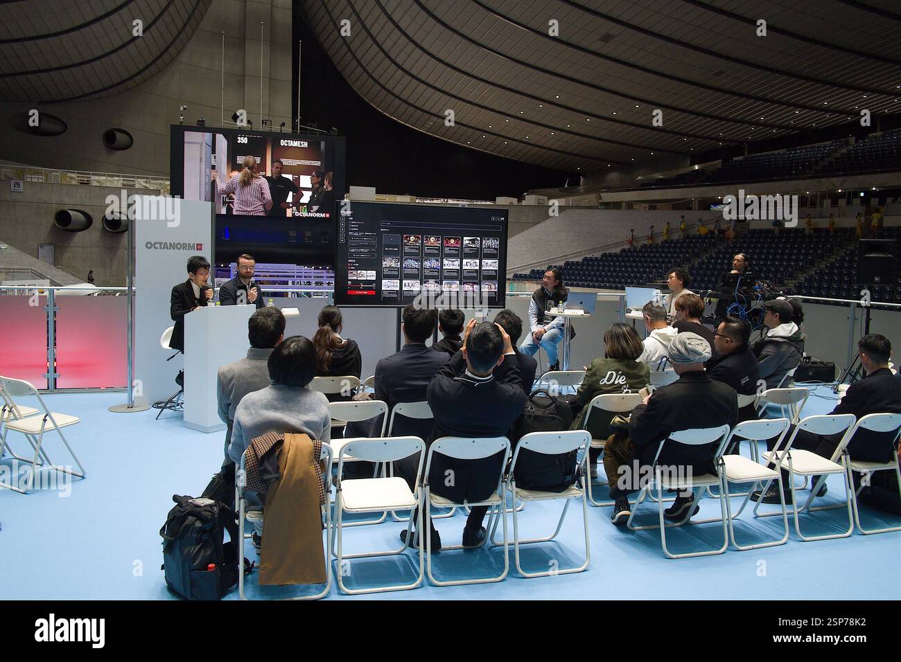 2025/02/14, Tokyo, NEW ENERGY est un festival de création de plus de 400 groupes et objets merveilleux, des choses et des personnes du Japon et du monde entier. En plus des expositions spéciales de créateurs uniques, il y aura une grande variété de contenus tels que shopping, talk-shows et spectacles artistiques. En tant que plate-forme de rencontres diverses, l'événement a attiré l'attention de nombreuses personnes de tous âges et de tous genres. Cette nouvelle énergie a lieu le 2025/02/14-16. Crédit : Michael Steinebach/AFLO/Alamy Live News Banque D'Images