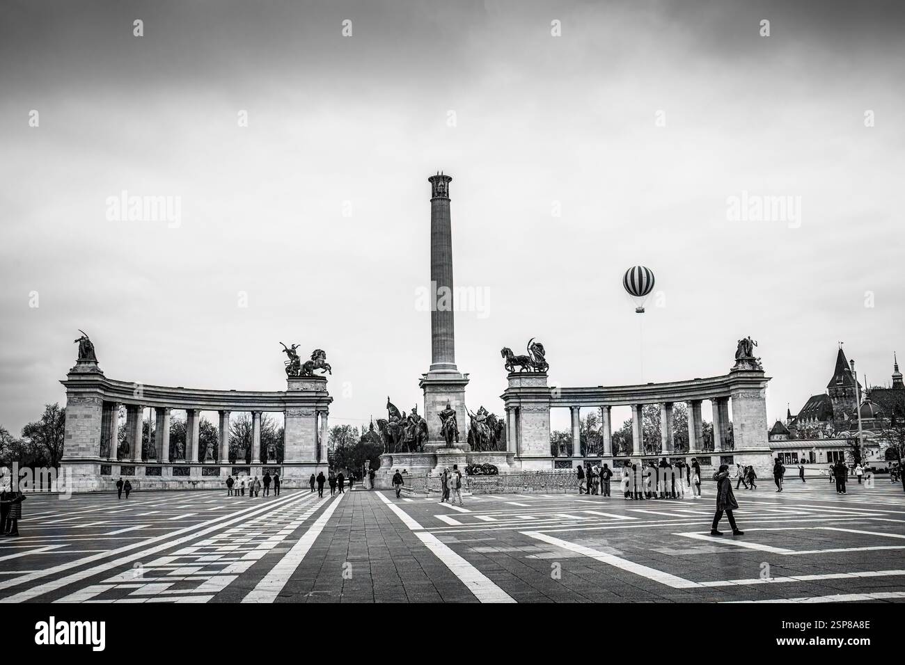 Budapest, Hongrie - février 2,2025 : place des héros (Hosok tere) Banque D'Images