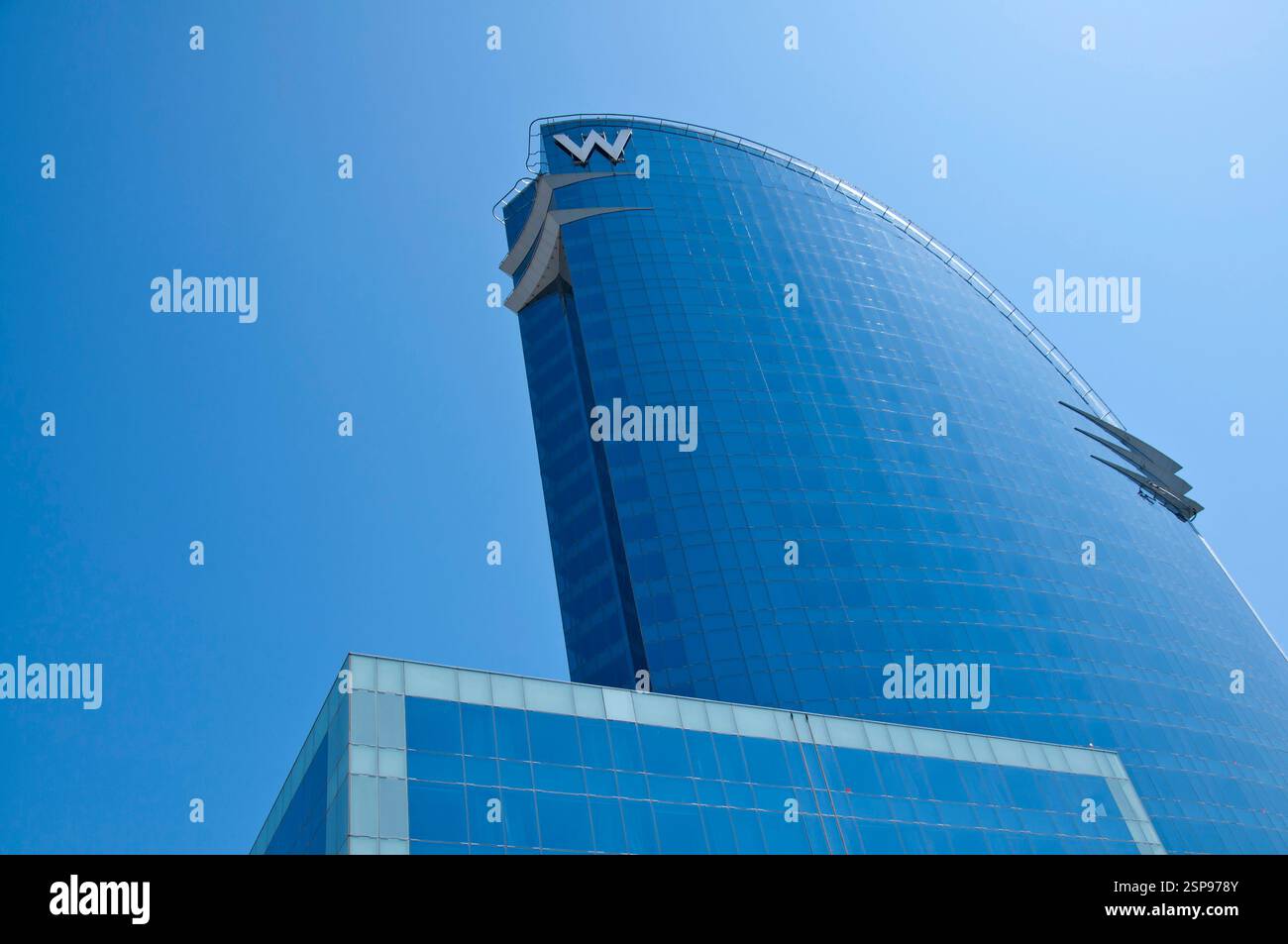 Vela Hôtel ou Hôtel W un hôtel cinq étoiles conçu par Ricard Bofill architecte, plage de Barceloneta, Barcelone, Espagne Banque D'Images