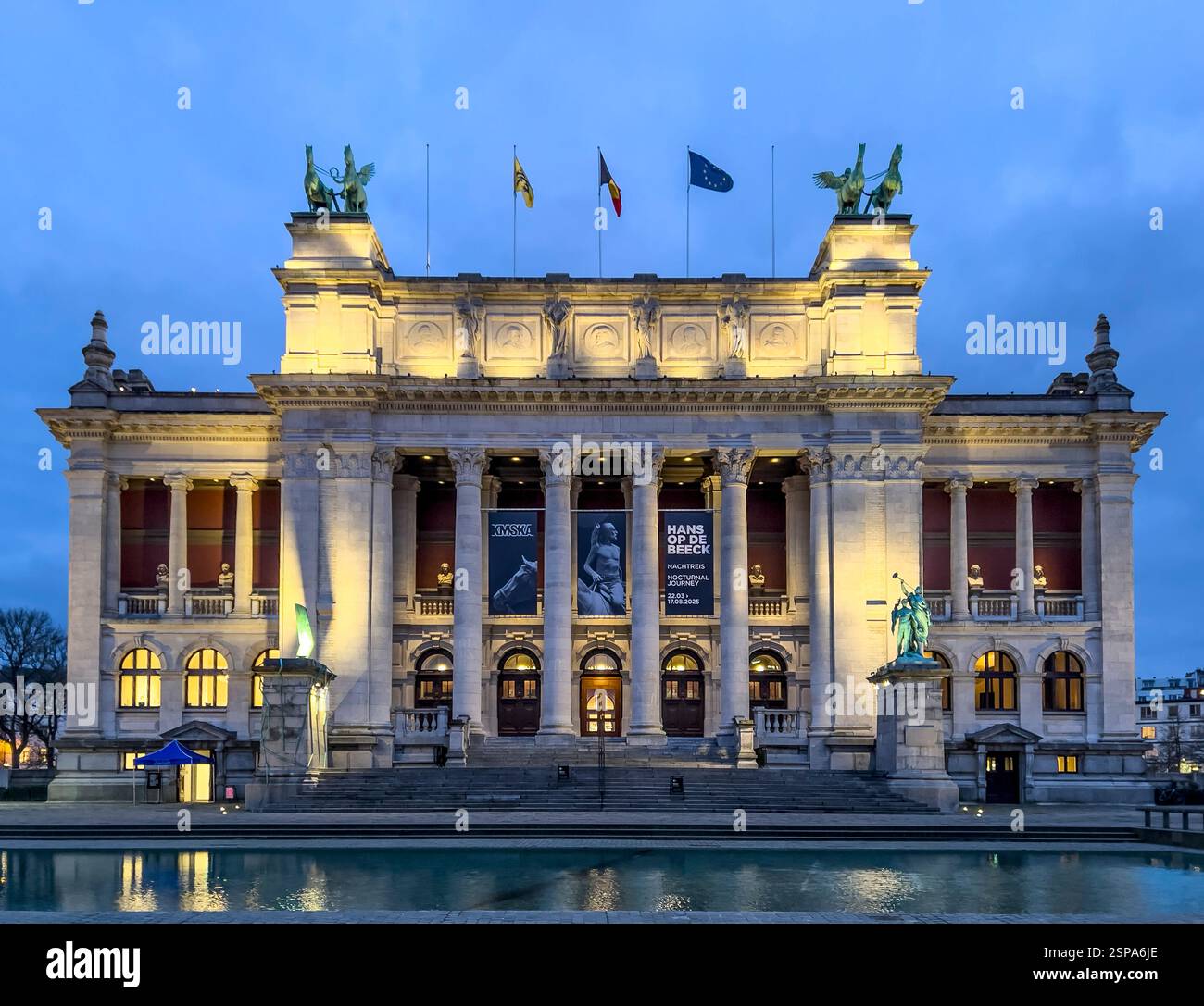 La grande façade néoclassique du Musée Royal des Beaux-Arts (KMSKA) à Anvers, Belgique Banque D'Images