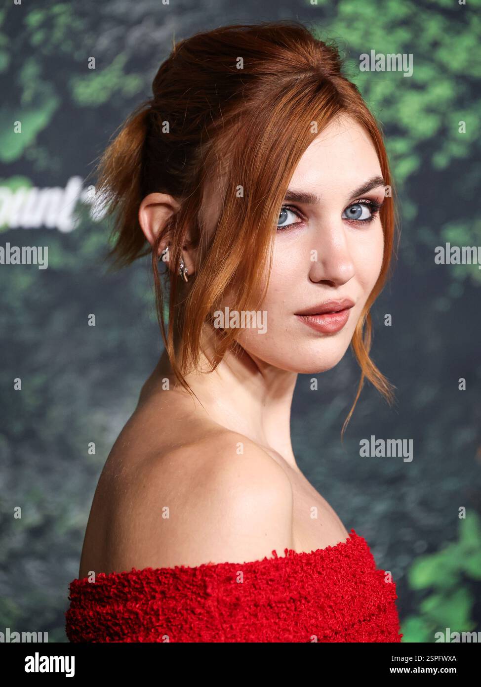 Los Angeles, États-Unis. 13 février 2025. LOS ANGELES, CALIFORNIE, États-Unis - 13 FÉVRIER : Sophie Nelisse arrive à la première mondiale de Paramount with Showtime original Series 'Yellowjackets' saison 3 qui a eu lieu au Directors Guild of America (DGA) Theater Complex le 13 février 2025 à Los Angeles, Californie, États-Unis. (Photo de Xavier Collin/image Press Agency) crédit : image Press Agency/Alamy Live News Banque D'Images