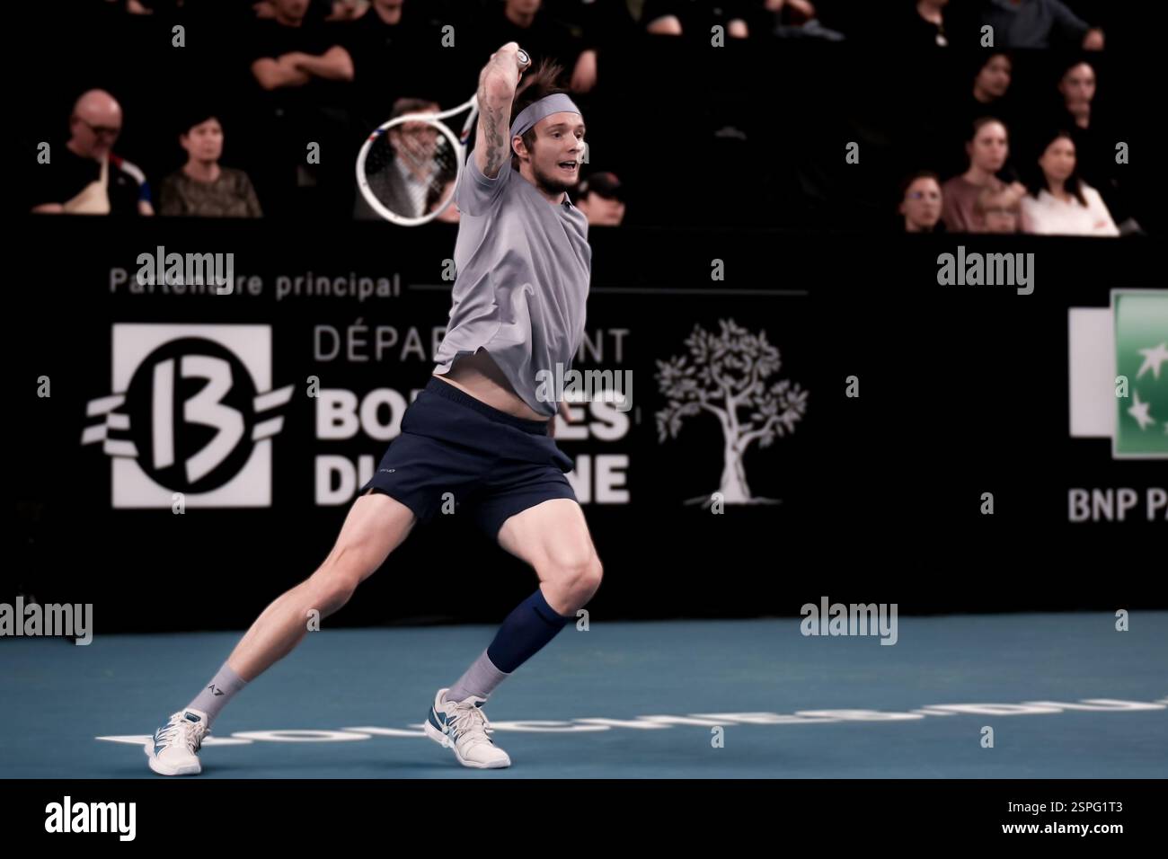 Marseille, France, FRANCE. 12 février 2025. ALEXANDER BUBLIK du Kazakhstan en action contre UGO HUMBERT de France lors de l'OPEN 13 2025, ATP 250, tournoi français, ATP Tour, surface dure, . Intérieur, le 12 février 2025 à Marseille, Palais des sports, France - photo Emilie Lohmann/OLLI Media (crédit image : © Emilie Lohmann/ZUMA Press Wire) USAGE ÉDITORIAL SEULEMENT! Non destiné à UN USAGE commercial ! Banque D'Images