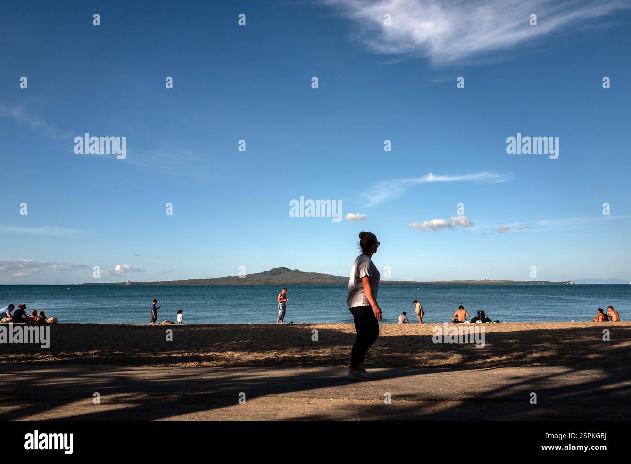 Auckland, 15 janvier 2025 : Rangitoto de St Helier à Mission Bay Banque D'Images