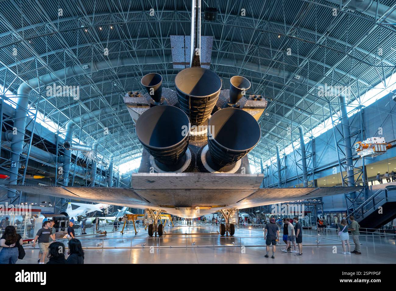 Navette spatiale 'Discovery' dans le musée de l'air et de l'espace Smithsonian, Udvar Hazy Center à l'aéroport de Dulles Banque D'Images