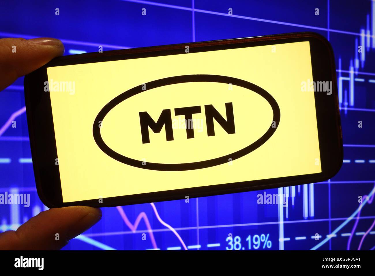 Dans cette illustration photo, le logo de la société MTN Group Limited est affiché sur l'écran d'un smartphone. Banque D'Images