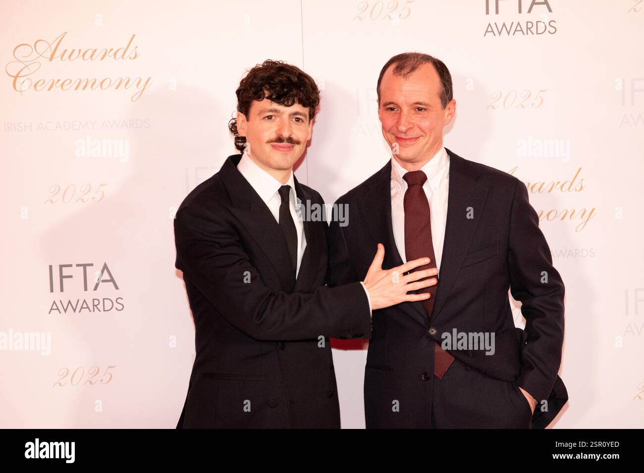 Dublin, Irlande – 14 février 2025 – Anthony Boyle et Tom Vaughan-Lawlor sur le tapis rouge avant la 22e édition des Irish film & Television Academy IFTA Awards au Dublin Royal Convention Centre. Crédit : Liam Murphy/Alamy Live News Banque D'Images