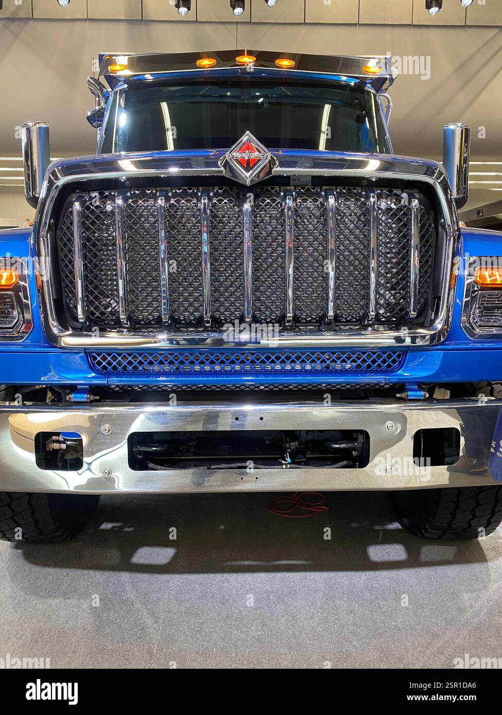 Camion international HV615 exposé au salon Expocam Truck à Montréal, Québec, Canada - Image de stock capturée avec un smartphone