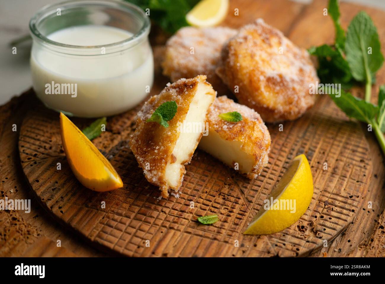 Délicieux dessert espagnol LECHE FRITA traditionnel pour préparer les vacances de Pâques. Banque D'Images