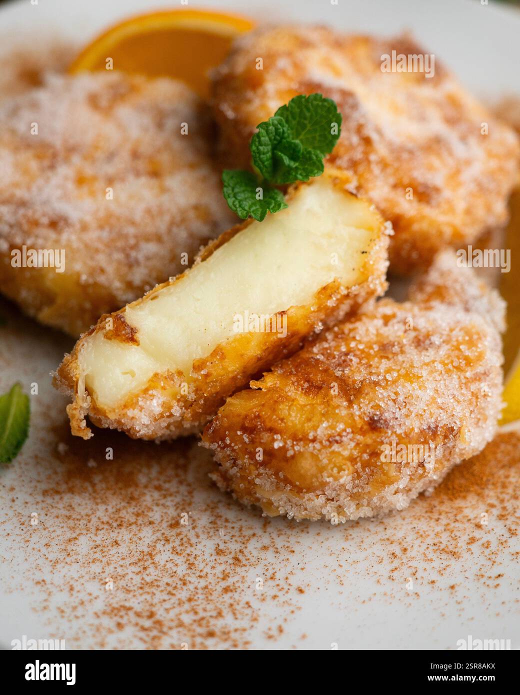 Délicieux dessert espagnol LECHE FRITA traditionnel pour préparer les vacances de Pâques. Banque D'Images