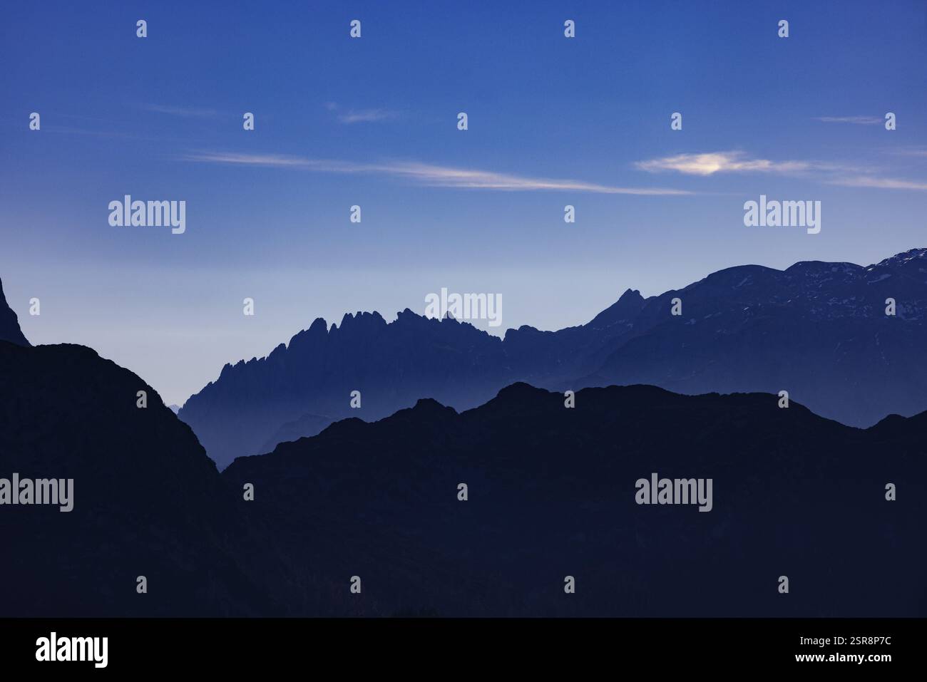 Silhouette de montagne, vue de Schwarzer à Tennengebirge et Mandlwand, Golling, Osterhorngruppe, Salzkammergut, Land de Salzbourg, Autriche, Europe Banque D'Images