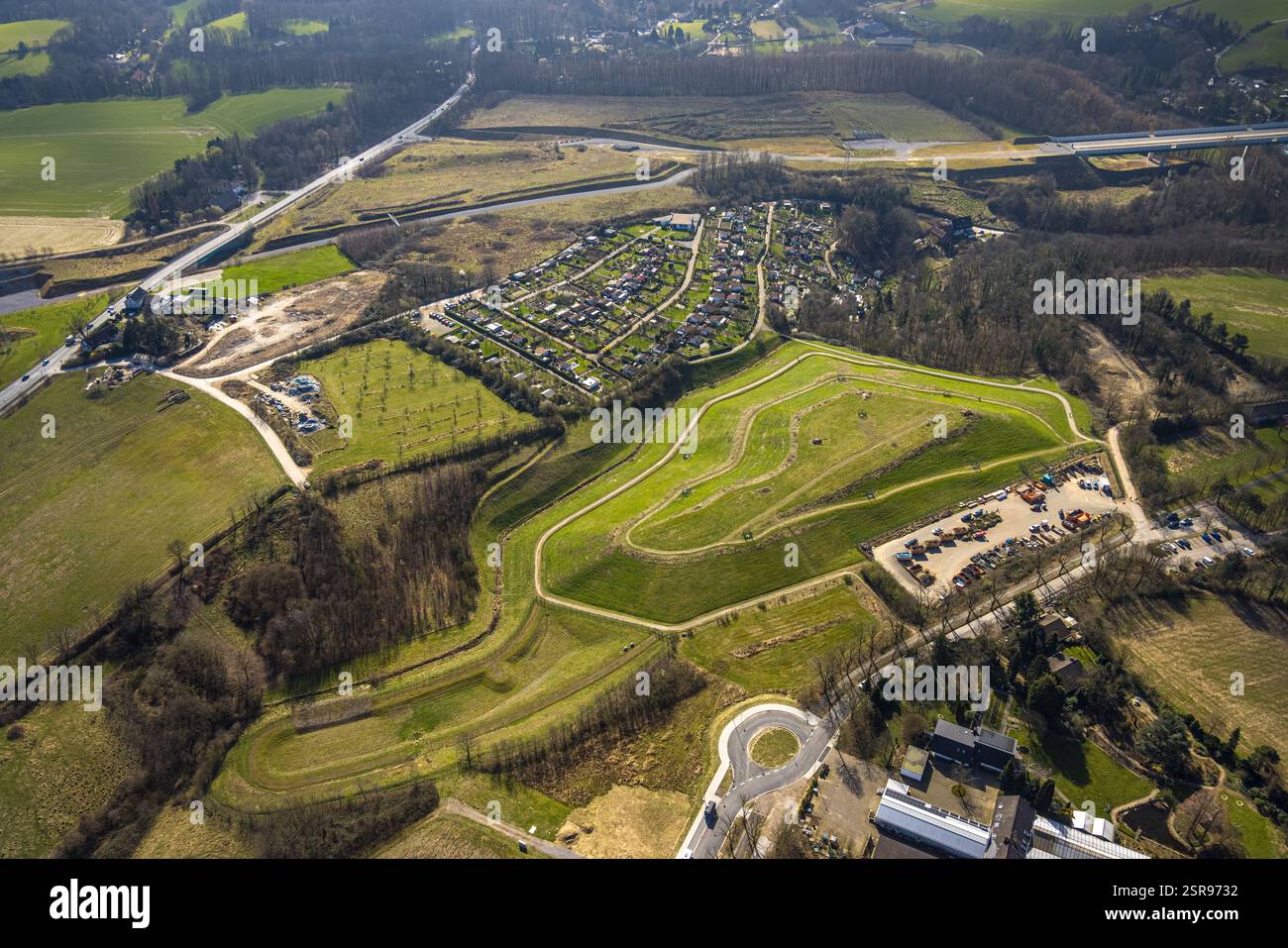 Vue aérienne, zone industrielle Heiligenhaus innovation Park, Bertha-Benz-Allee, Heiligenhaus, région de la Ruhr, Rhénanie du Nord-Westphalie, Allemagne Banque D'Images