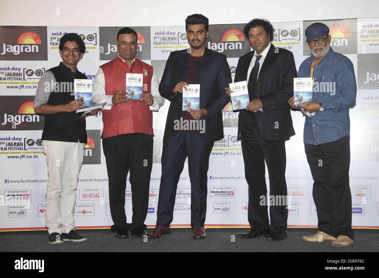 Mayank Shekhar, Vinod Srivastava Sr, GM Jagran Prakashan Arjun Kapoor Manoj Srivastava Ajay Brahmatmaj Dainik Jagran Mumbai Banque D'Images