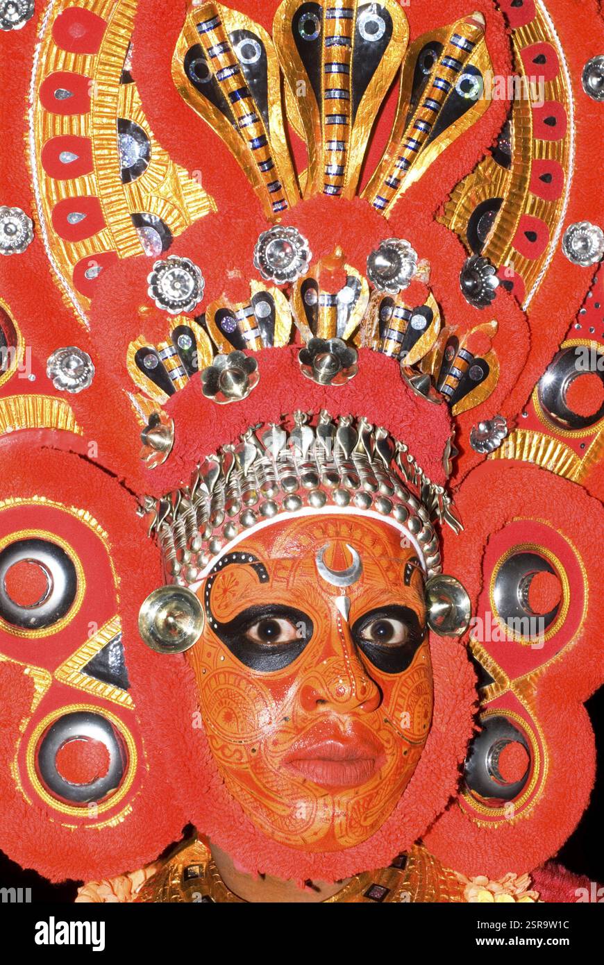 Theyyam forme d'art folklorique ritualiste, Kerala, Inde MR#744 Banque D'Images