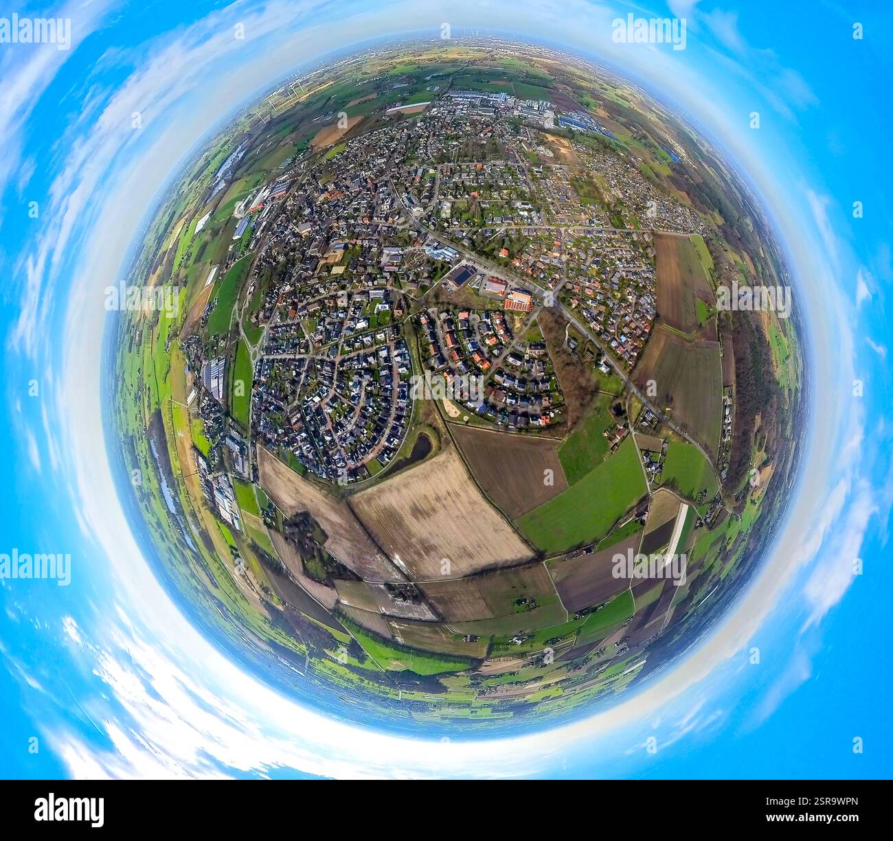 Luftbild, Wohngebiet Ortsansicht Ortsteil Dingden, Erdkugel, Fisheye Aufnahme, Fischaugen Aufnahme, 360 Grad Aufnahme, petit monde, petite planète, poissons Banque D'Images