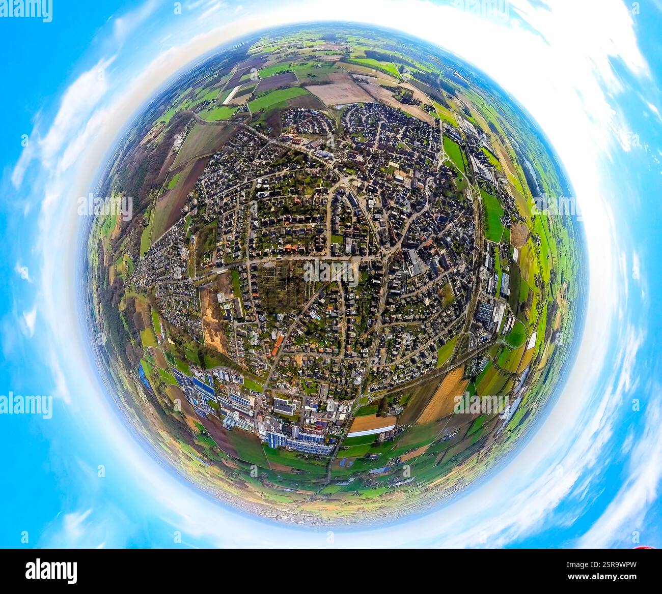 Luftbild, Wohngebiet Ortsansicht Ortsteil Dingden, Erdkugel, Fisheye Aufnahme, Fischaugen Aufnahme, 360 Grad Aufnahme, petit monde, petite planète, poissons Banque D'Images