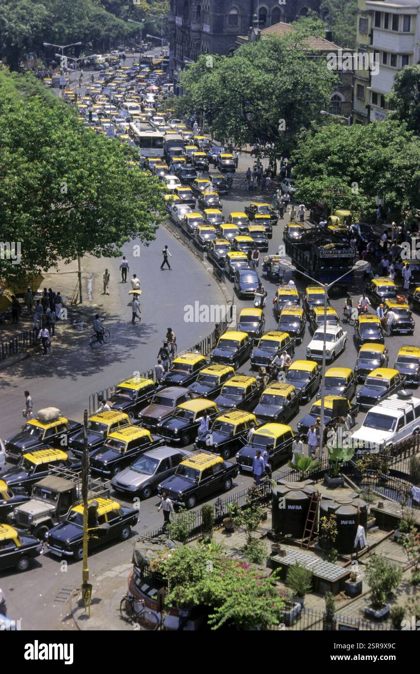 Véhicules, taxis Yellow Cab, bombay mumbai, maharashtra, inde Banque D'Images