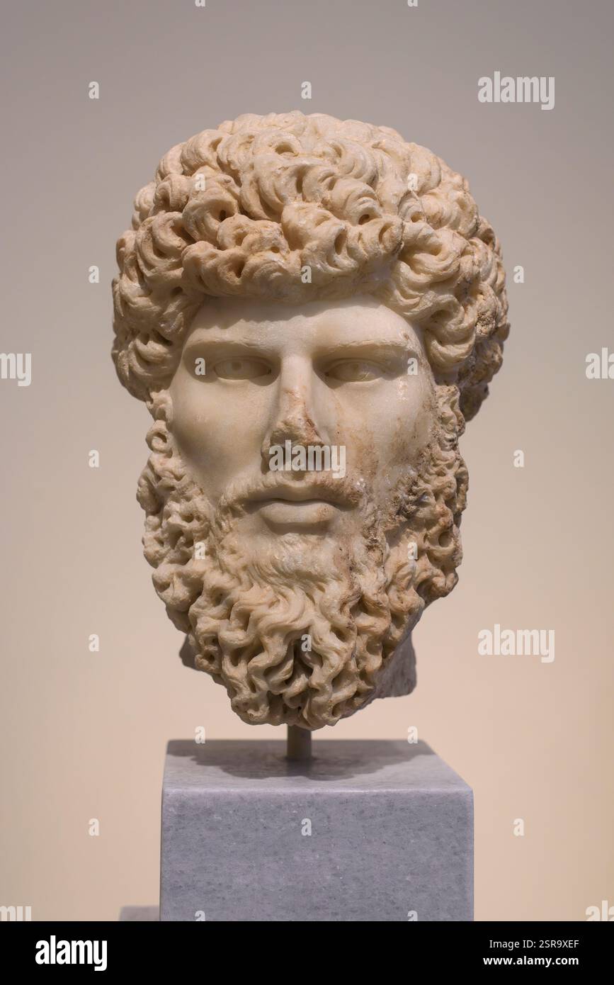 Athènes. Grèce. Buste portrait de l'empereur romain Lucius Verus, 161-169 A.D. Musée archéologique national d'Athènes. Marbre pentélique. Trouvé sur Athènes. Banque D'Images
