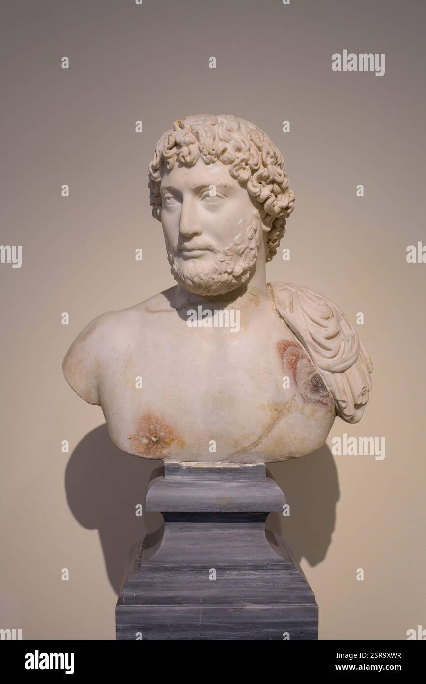 Athènes. Grèce. Buste portrait de l'empereur romain Hadrien, 117-138 A.D. Musée archéologique national d'Athènes. Marbre pentélique. Situé dans la zone de Banque D'Images