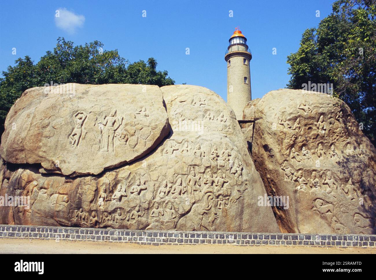 Bas-relief & Light House inconnu 1900 AD, Mamallapuram, Tamil Nadu, Inde, Asie Banque D'Images