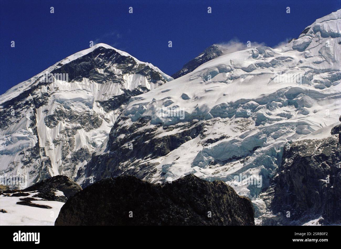 Mont Everest et pic Nuptse, Everest Trek, Népal, Asie Banque D'Images Mont Everest et pic Nuptse, Everest Trek, Népal, Asie Banque D'Images