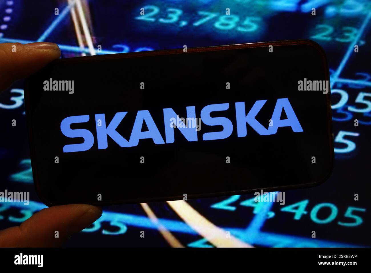 Pologne. 14 février 2025. Dans cette illustration photo, le logo de la société Skanska AB est affiché sur l'écran d'un smartphone. (Crédit image : © Piotr SWAT/SOPA images via ZUMA Press Wire) USAGE ÉDITORIAL SEULEMENT! Non destiné à UN USAGE commercial ! Banque D'Images