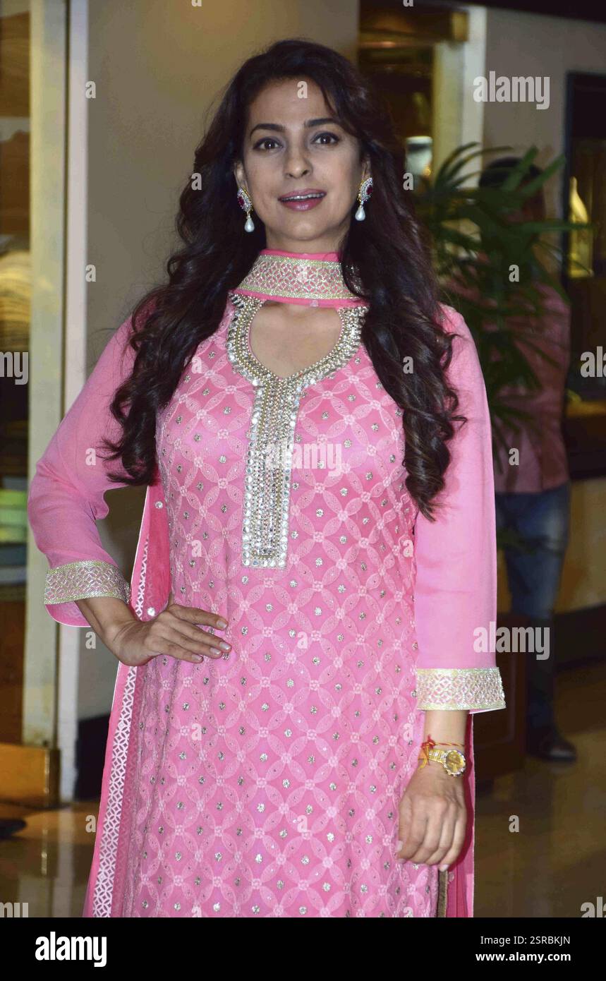 Juhi Chawla, acteur de Bollywood, lors du 32e anniversaire de la Priyadarshni Academy Global Awards à Mumbai, Inde, Asie Banque D'Images