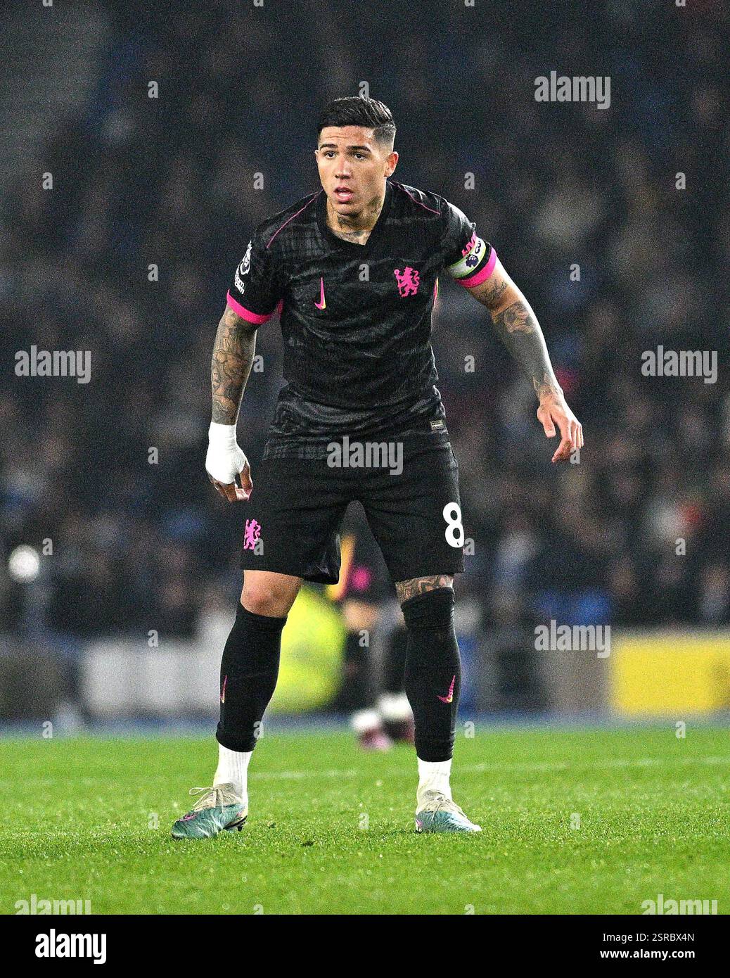 Enzo Fernandez de Chelsea lors du match de premier League entre Brighton et Hove Albion et Chelsea au stade American Express , Brighton , Royaume-Uni - 14 février 2025 photo Simon Dack / images téléphoto usage éditorial seulement. Pas de merchandising. Pour Football images, les restrictions FA et premier League s'appliquent inc. aucune utilisation d'Internet/mobile sans licence FAPL - pour plus de détails, contactez Football Dataco Banque D'Images
