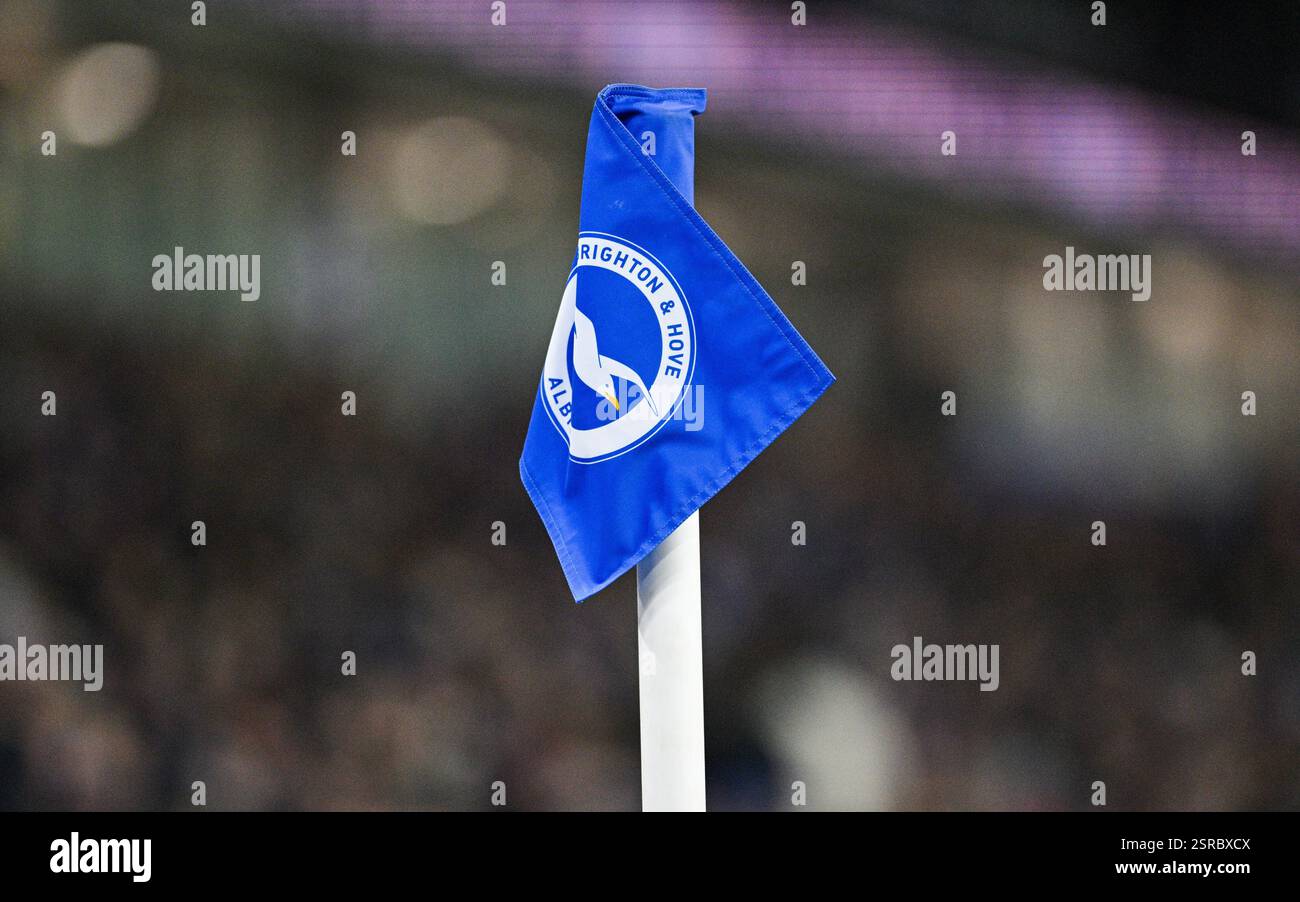 Le drapeau de coin lors du match de premier League entre Brighton et Hove Albion et Chelsea à l'American Express Stadium , Brighton , Royaume-Uni - 14 février 2025 photo Simon Dack / images téléphoto usage éditorial seulement. Pas de merchandising. Pour Football images, les restrictions FA et premier League s'appliquent inc. aucune utilisation d'Internet/mobile sans licence FAPL - pour plus de détails, contactez Football Dataco Banque D'Images