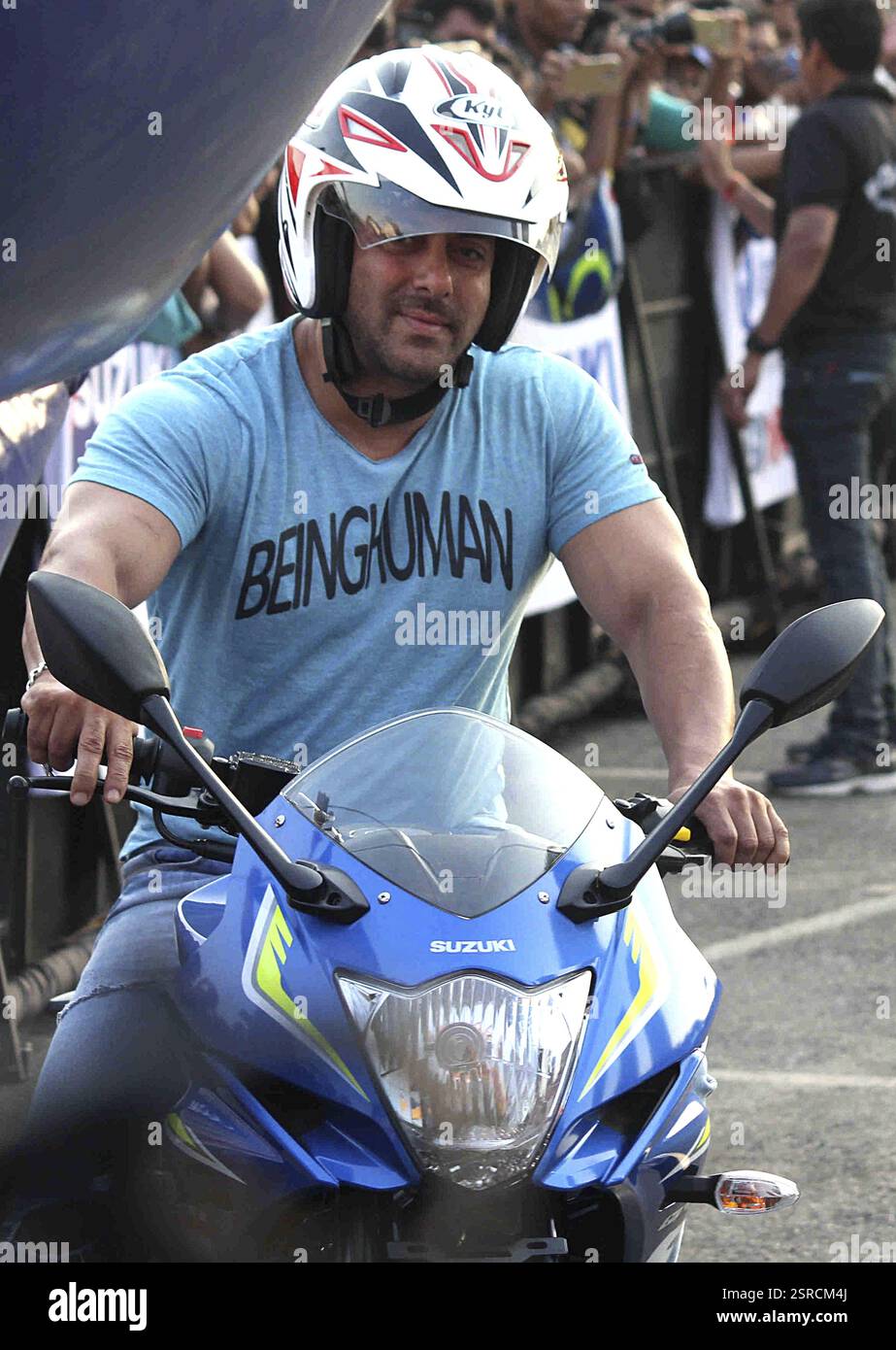 L'acteur de Bollywood Salman Khan's sister Now Arpita Khan Sharma son mari Aayush Sharma de l'iftar organisé par Baba Siddique Mumbai Banque D'Images