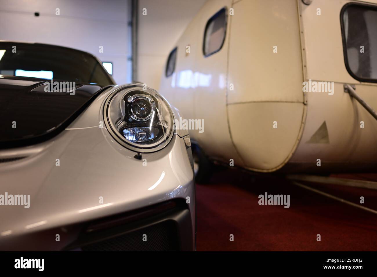 Örkelljunga, Skåne, Suède. 12 février 2025. Bengt i Örkelljunga. Porsche 911 GT3 RS en exposition. Banque D'Images