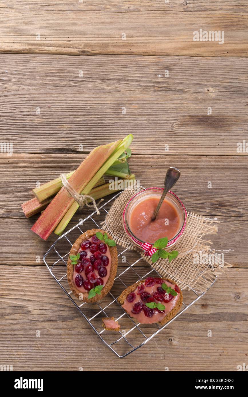 Tartelette de rhubarbe à la canneberge Banque D'Images