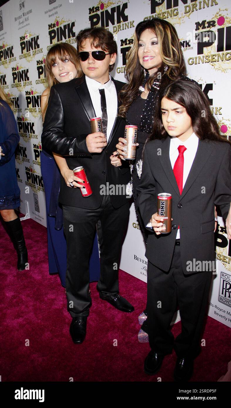 Prince Jackson, Paris Jackson, la Toya Jackson et Blanket Jackson lors de la soirée de lancement de la boisson de M. Pink Ginseng qui s'est tenue à l'hôtel Regent Beverly Wilshire à Beverly Hills, aux États-Unis, le 11 octobre 2012. Banque D'Images