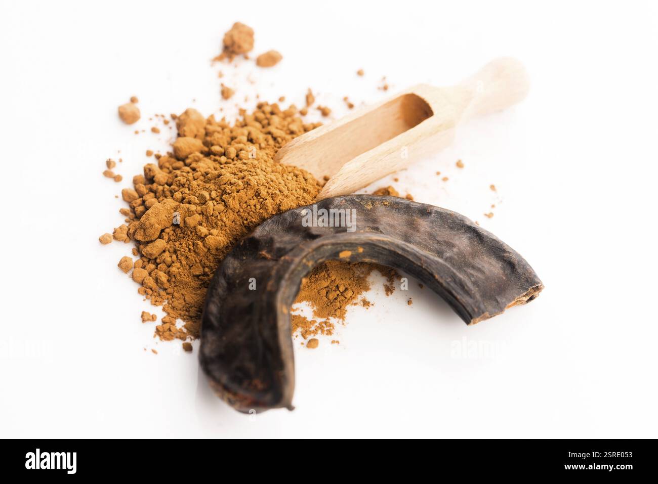 Gousses de caroube et poudre de caroube Banque D'Images