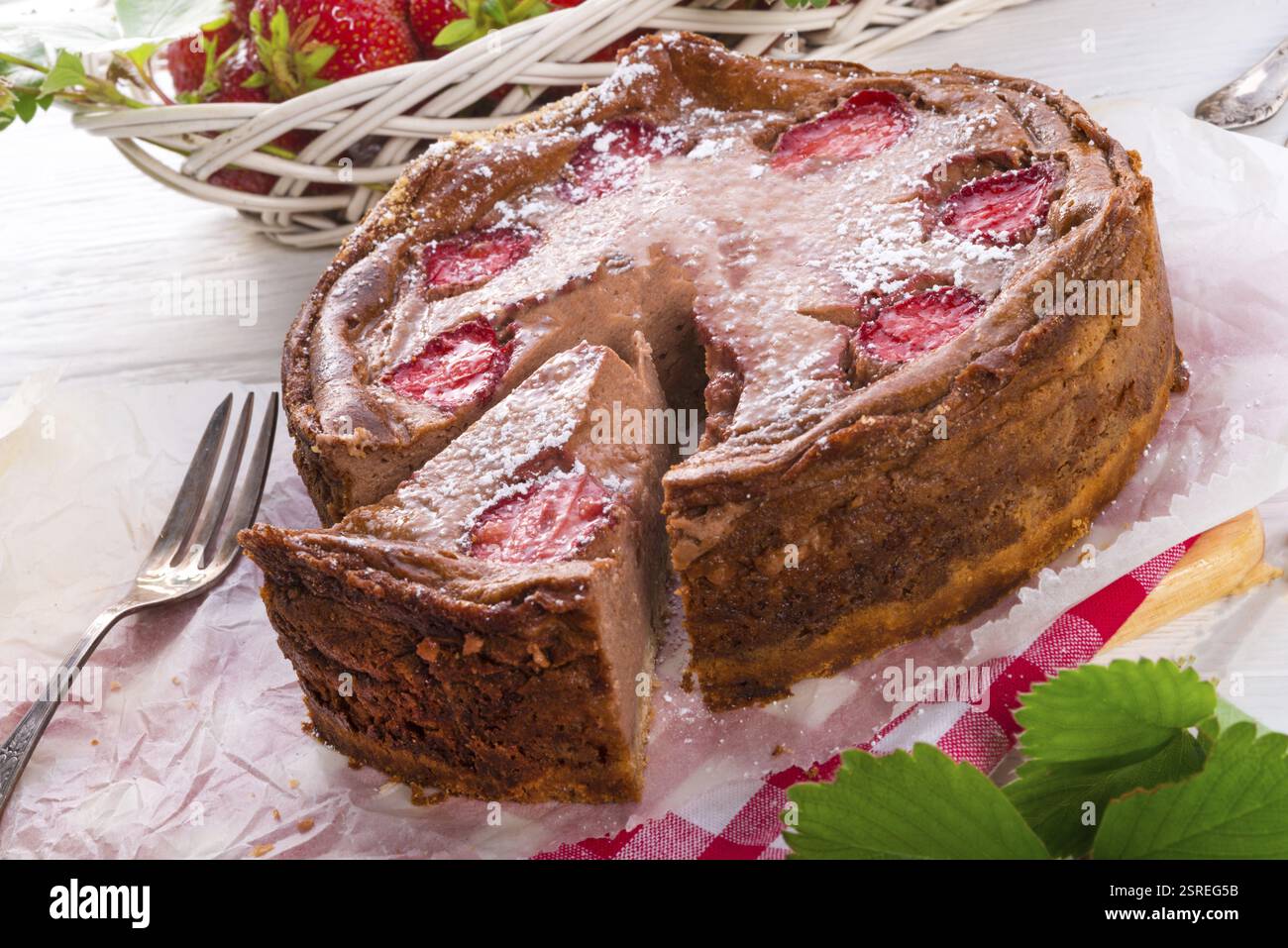 Gâteau au fromage au chocolat et à la fraise Banque D'Images