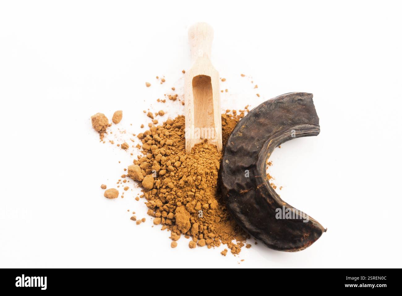 Gousses de caroube et poudre de caroube Banque D'Images