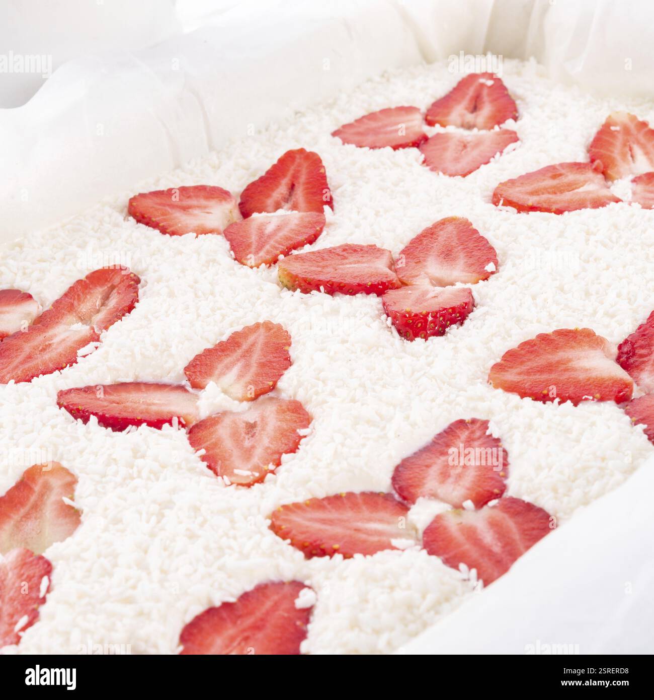 Cheesecake à la fraise et à la noix de coco Banque D'Images