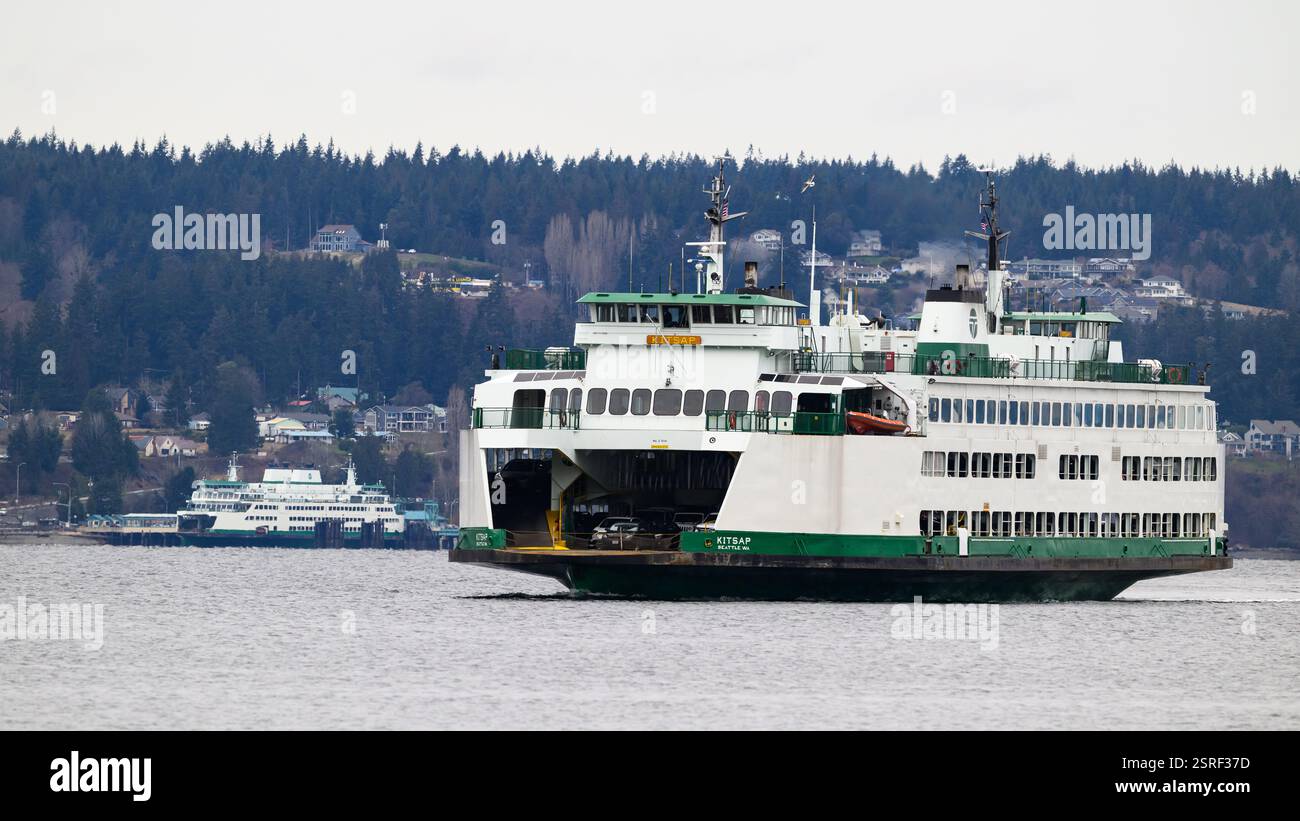 Mukilteo, WA, États-Unis - 15 février 2025 ; Washington State car ferry MV Kitsap traversée de Clinton à Mukilteo Banque D'Images
