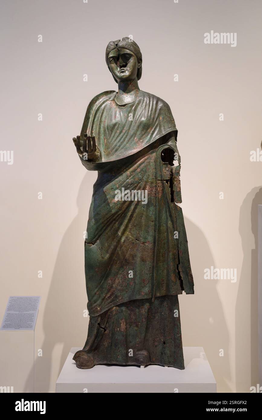 Athènes. Grèce. Portrait statue de l'impératrice romaine Julia Aquilia Severa 221-222 A.D. Musée archéologique national d'Athènes. Bronze. Trouvé à Sparta, Banque D'Images