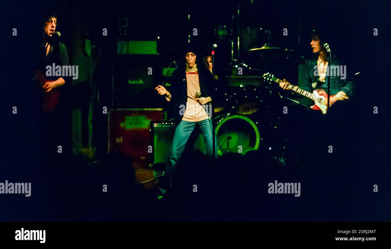 New York City, NY, États-Unis, Punk Rock artiste, poète, Patti Smith Band jouant dans la boîte de nuit de CBGB, 1977, Women New York 1970s Banque D'Images