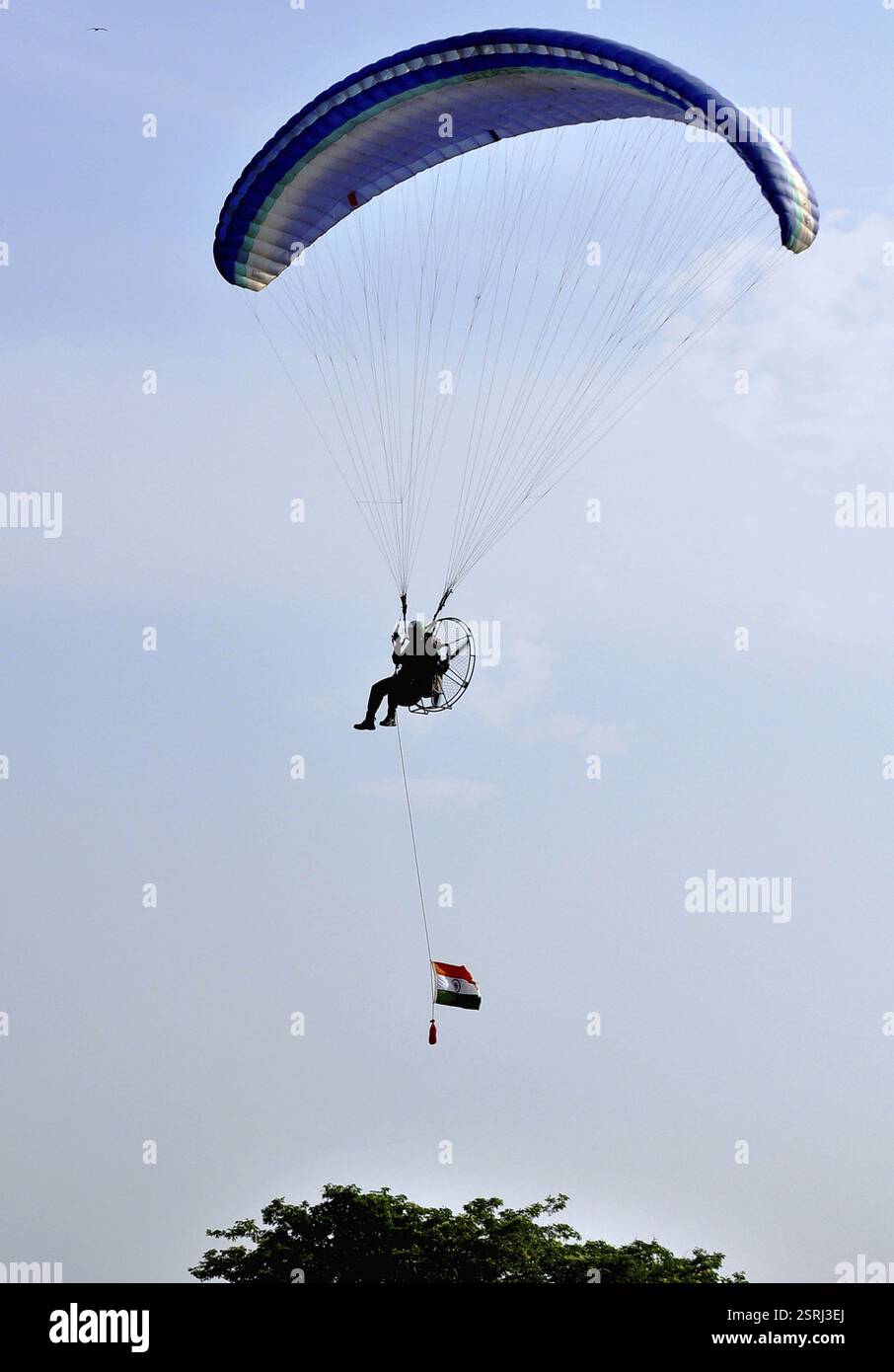 L'Académie de formation des officiers (OTA) cadets afficher leurs compétences au cours de l'adoption des élèves-officiers, à Chennai Banque D'Images