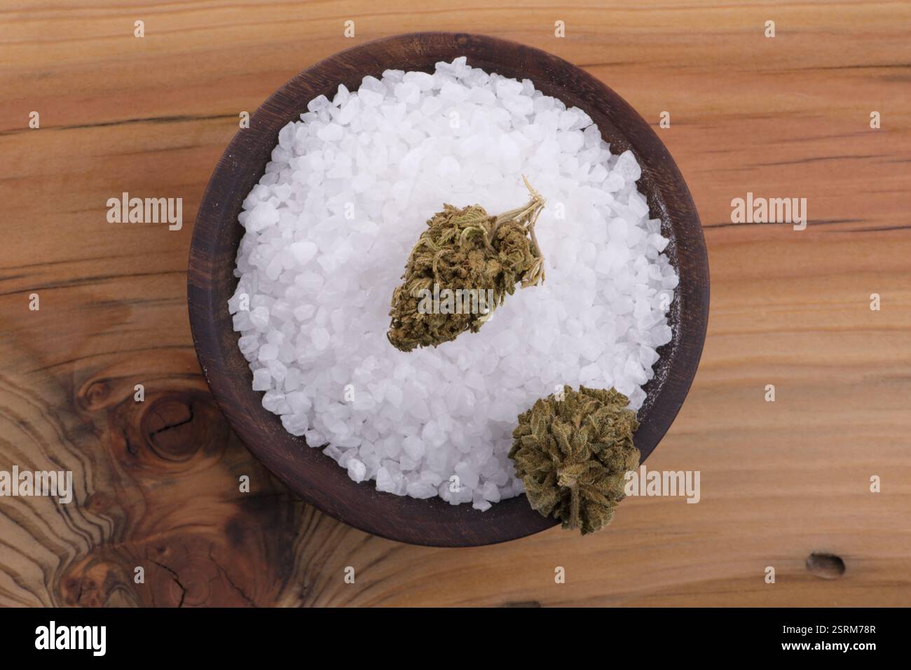 Sel de cannabis, produits de bien-être de marijuana Banque D'Images