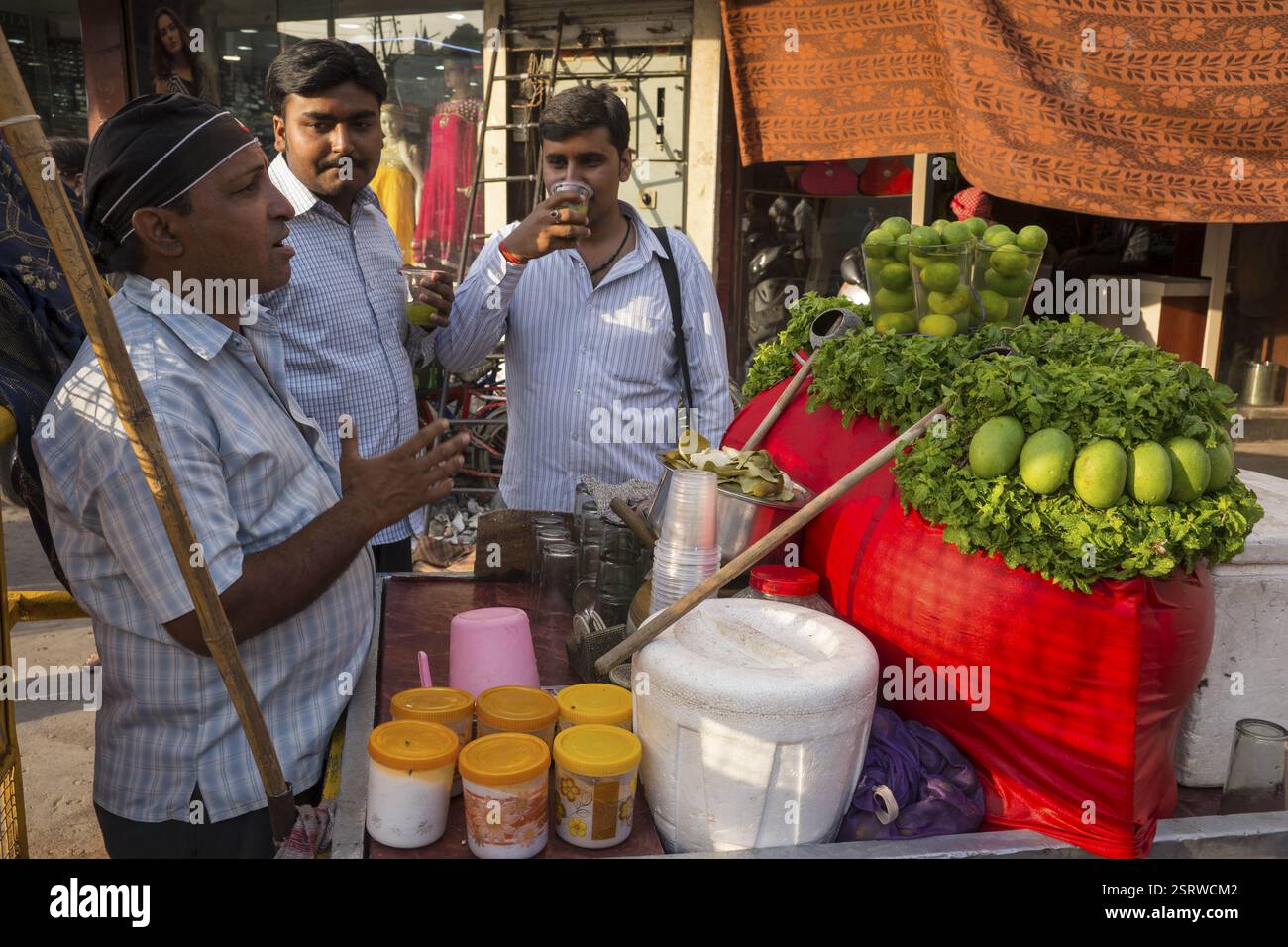 Le jus de citron, Varanasi, Uttar Pradesh, Inde, Asie Banque D'Images