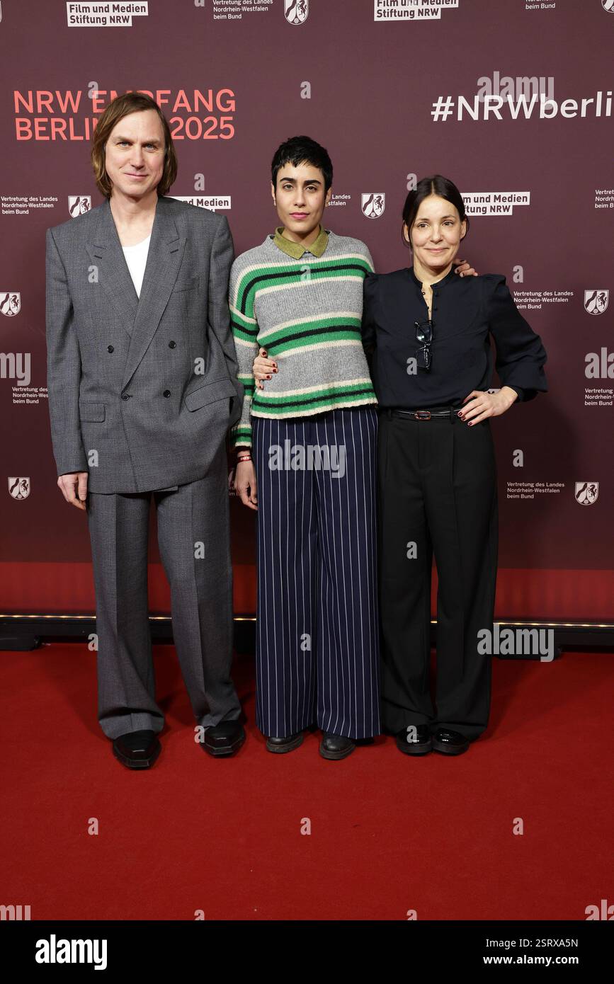 Lars Eidinger, Tala Al-Deen und Nicolette Krebitz beim NRW Empfang am 16.02.2025 im Rahmen der Berlinale in Berlin Banque D'Images