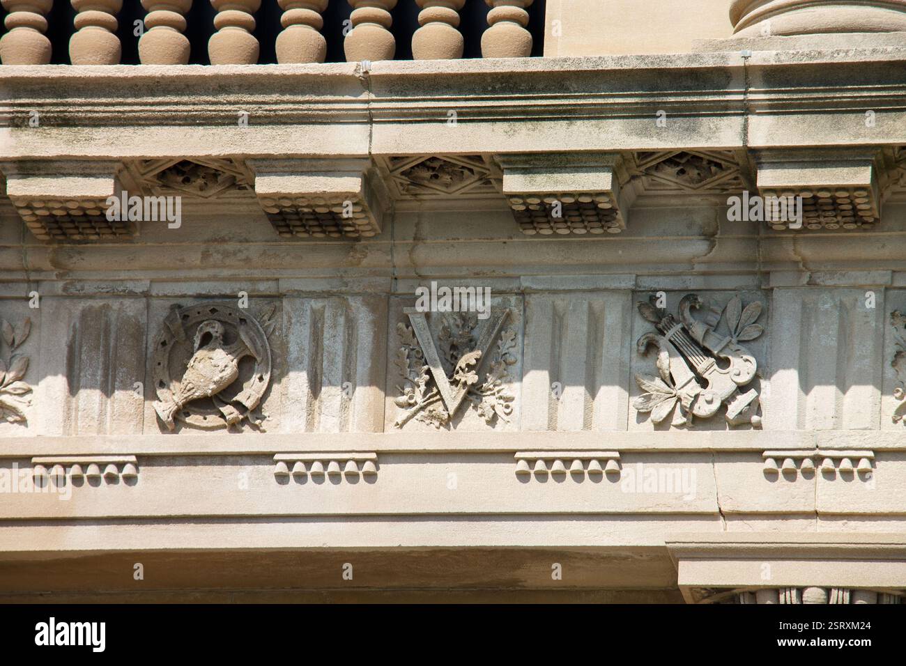 Détail de la façade ornée du Vanderbillt The Breakers Mansion façade ornée à Newport, Rhode Island, États-Unis Banque D'Images Détail de la façade ornée du Vanderbillt The Breakers Mansion façade ornée à Newport, Rhode Island, États-Unis Banque D'Images